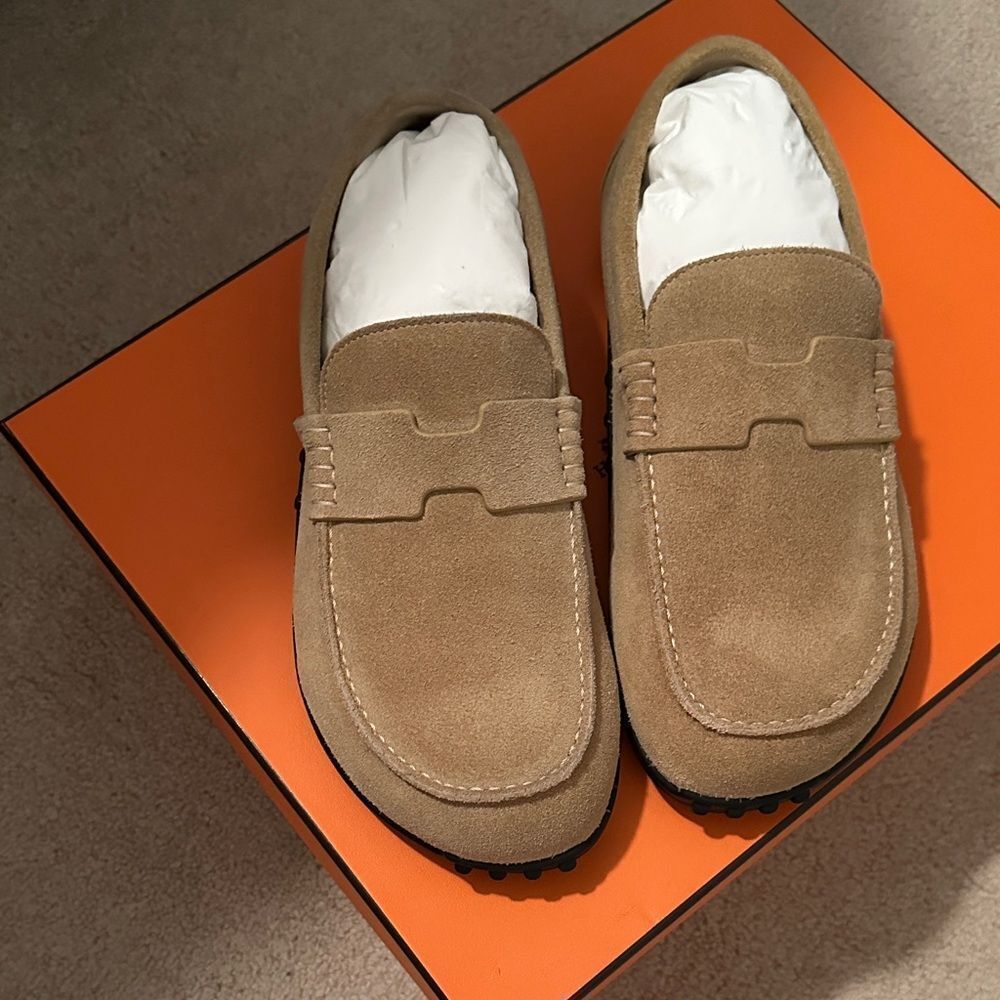 NWT Women’s Hermes loafers. 37 tan suede.